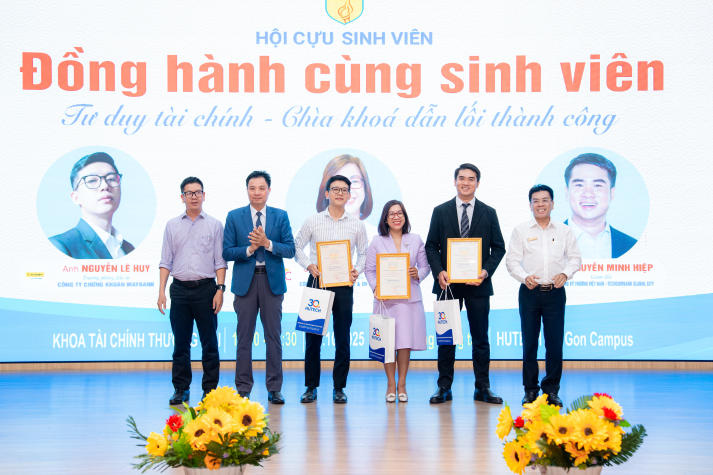 “Đồng hành cùng Tải app 13Win” - Hành trình kết nối thế hệ và lan tỏa tư duy tài chính tích cực 22