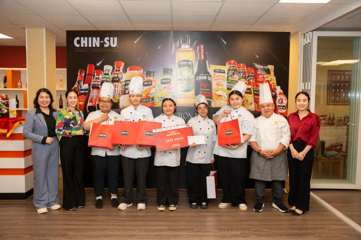 Restaurant and Catering Management students engaged in a signature Bánh mì workshop guided by a culinary expert 94