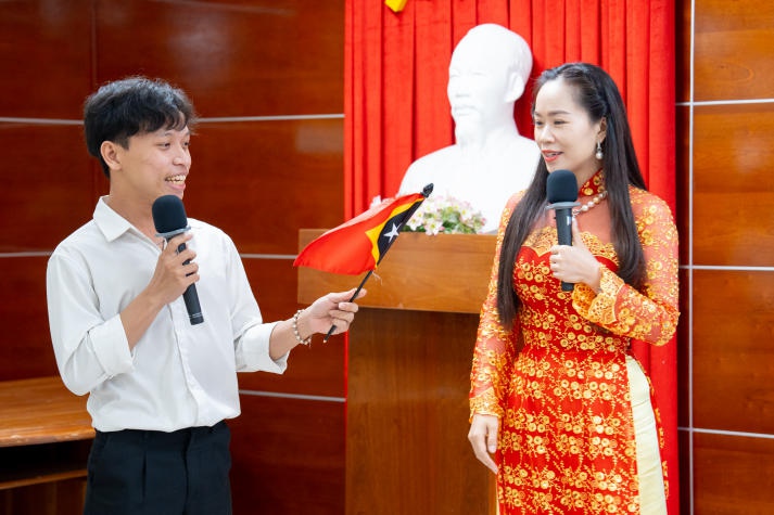 13WIN13 Students Discover Multinational Cultures with Expert from the Philippines 51