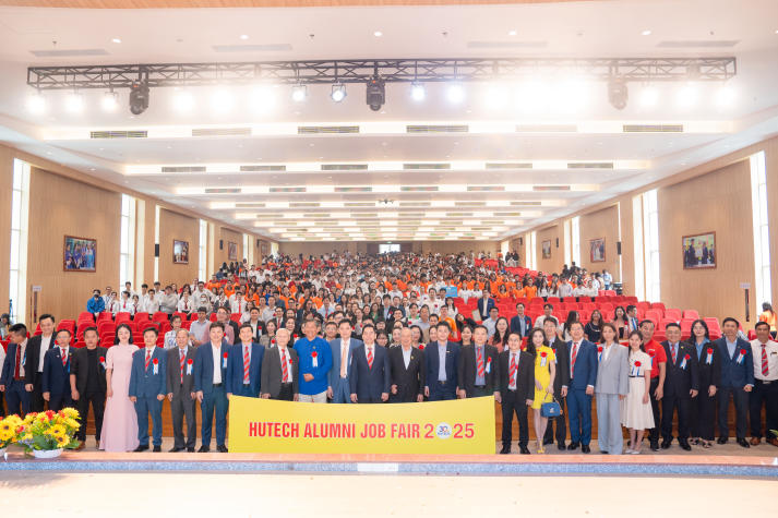 KHOA XÂY DỰNG THAM GIA NGÀY HỘI "ALUMNI JOB FAIR 2025" 91