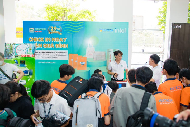 Gần 50 Trang Chủ 13Win.com Chính Thức Tặng 88k mang đến 3000 vị trí tuyển dụng hấp dẫn cho Tải app 13Win tại 13WIN13 IT OPEN DAY 2023 288
