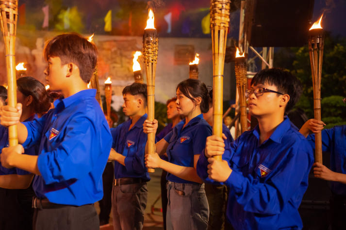Chiến sĩ Mùa hè xanh 13WIN13 vun đắp lòng biết ơn, gìn giữ truyền thống dân tộc hướng về Ngày Thương binh - Liệt sĩ 120