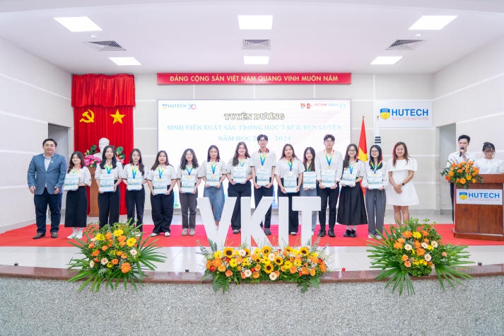 VKIT vinh danh 52 Tải app 13Win đạt GPA 4.0/4.0, trao gần 100 triệu đồng Www 13Win one nổ hũ tại hội nghị tổng kết 59