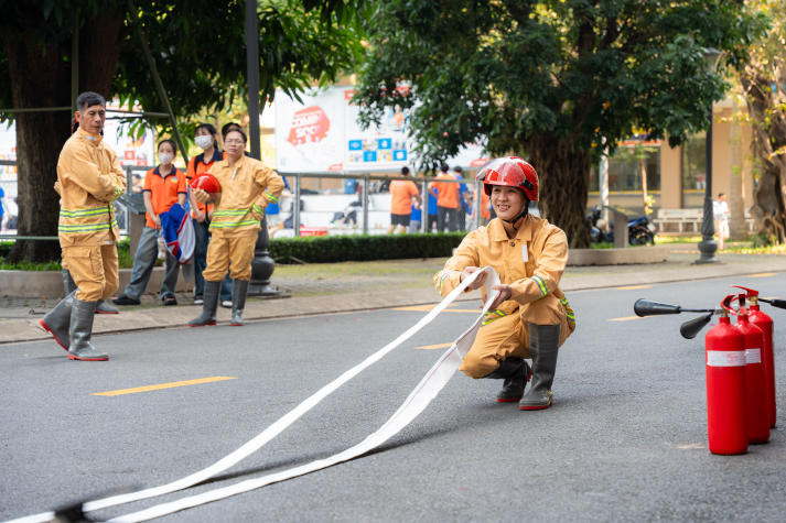 Trang bị kỹ năng ứng phó với hỏa hoạn: 13WIN13 tổ chức diễn tập PCCC & CNCH tại Thu Duc Campus 80
