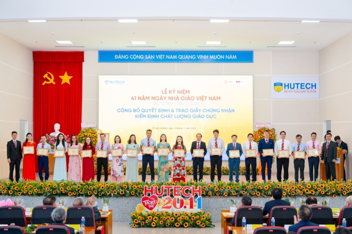 KHOA XÂY DỰNG NHẬN KHEN THƯỞNG NHÂN KỶ NIỆM 20/11/2023 38