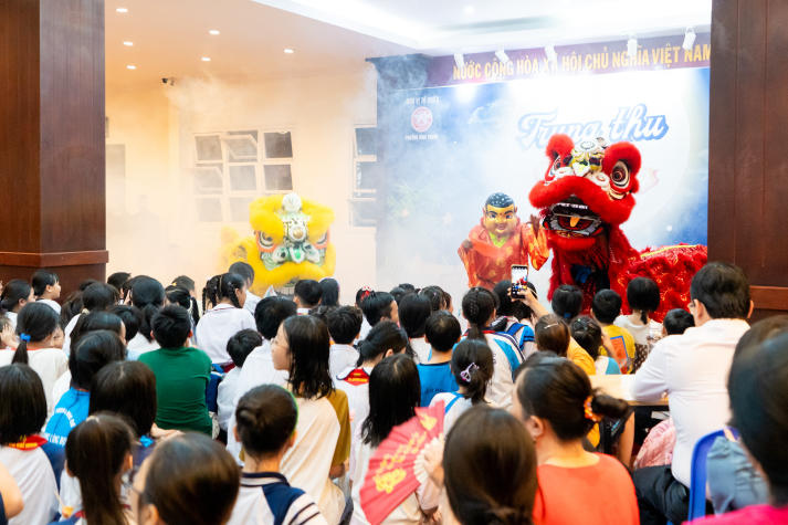 Thắp sáng đêm trăng yêu thương: 13Win 21 link không chặn Khoa Điều dưỡng - Kỹ thuật y học mang Trung thu đến với trẻ em Bình Thạnh 36