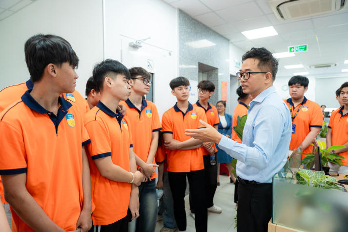 13Win 21 link không chặn Khoa Luật định hình tương lai 13win 20 giaitri tructuyen qua chuyến tham quan Shinhan Bank 19