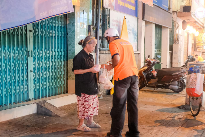 “Bát cháo đêm đông” - Hơi ấm yêu thương từ tuổi trẻ Viện Công nghệ Việt - Nhật 13WIN13 53
