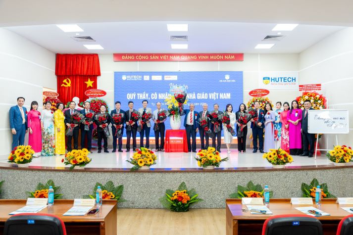 Trang Chủ Sòng Bạc 13win.com Uy Tín 13WIN13 về trường cũ tri ân thầy cô 68