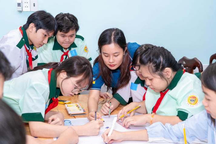 13Win 21 link không chặn Khoa Tiếng Anh mang trải nghiệm 13Win 21 kênh chính thức sáng tạo đến học sinh THCS Hà Huy Tập 40