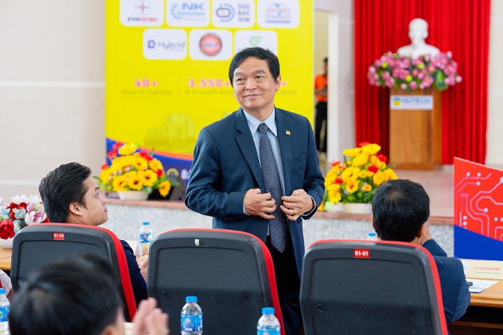 Sôi nổi 13WIN13 TECHSHOW 2023: Hơn 300 đồ án, 3.500 đầu việc và nhiều suất Www 13Win one nổ hũ giá trị 50