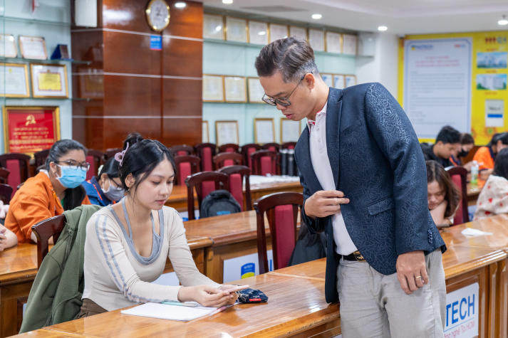 13Win 21 link không chặn Khoa Marketing - Kinh doanh quốc tế khám phá NFT trong hành trình phát triển thương hiệu cá nhân 92
