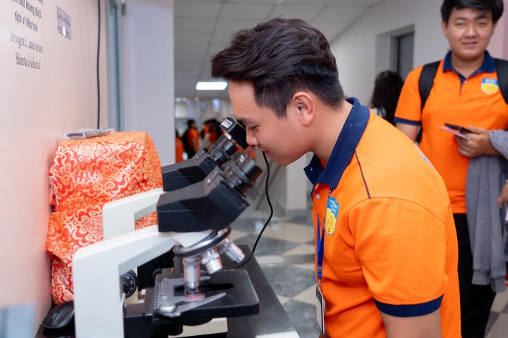 13Win 21 link không chặn năm nhất ngành Công nghệ thực phẩm 13WIN13 khám phá dây chuyền sản xuất tại Yakult 47