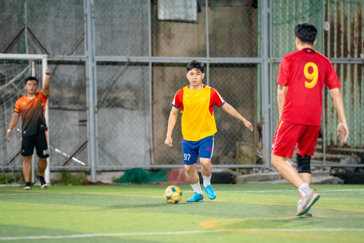 [Hội thao CB-GV-NV 13WIN13 2025]: Bóng đá nam xác định hai đội tranh ngôi vô địch 77