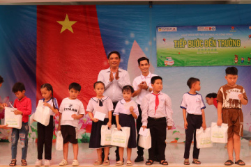 Hành trình tuổi trẻ 13WIN13 gieo yêu thương, nâng bước em đến lớp 16