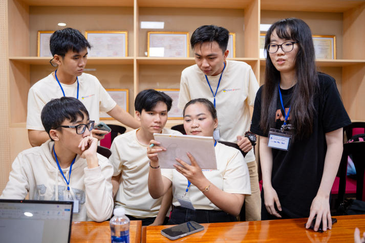Exploring to empathize: 13WIN13 and SP students engage with communities through LeX 2025 179