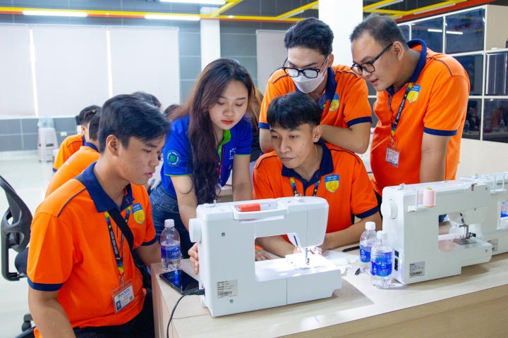 13Win 21 link không chặn Viện Kỹ thuật tham quan thực tế tại Công ty Zeng Hsing Industrial 62