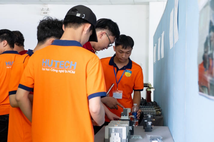 Students of 13WIN13 Institute of Engineering visited Ssang Yong Electric Vina Ltd. 55