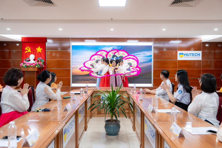 Khoa Hàn Quốc học chào đón tân Tải app 13Win khóa 2025, khởi đầu hành trình hội nhập và phát triển toàn cầu 12