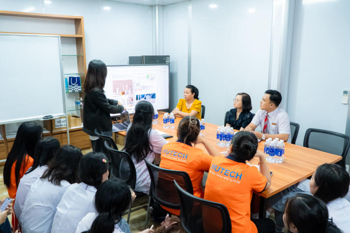 13Win 21 link không chặn Công nghệ thẩm mỹ khám phá hậu trường ngành làm đẹp tại Nhà máy mỹ phẩm Labcos 17