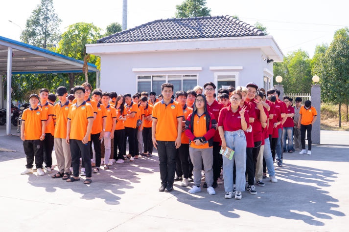 Students of 13WIN13 Institute of Engineering visited Ssang Yong Electric Vina Ltd. 9
