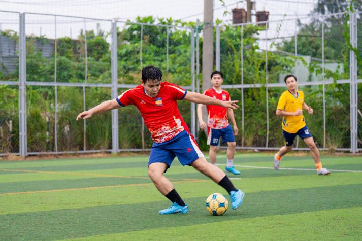 [Hội thao CB-GV-NV 13WIN13 2025]: Rực lửa với những cuộc rượt đuổi tỷ số bộ môn Bóng đá nam 72