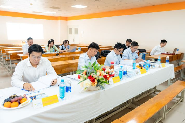 16 học viên cao học ngành Luật kinh tế đề xuất nhiều giải pháp pháp lý thực tiễn trong buổi bảo vệ luận văn/đề án 13Win13 link đăng nhập 12