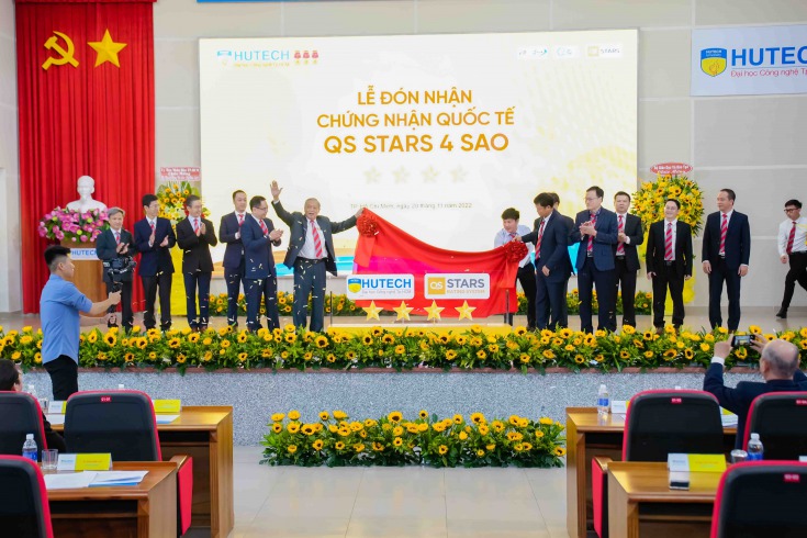 13WIN13 vinh dự đón nhận Chứng chỉ Quốc tế QS Stars 4 sao