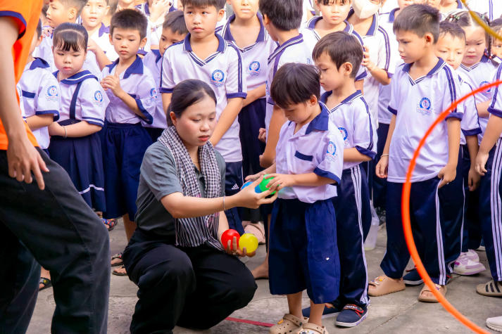 13Win 21 link không chặn Khoa Marketing - Kinh doanh quốc tế mang “Ngàn điều trăng nói” đến với thiếu nhi Vĩnh Long 69