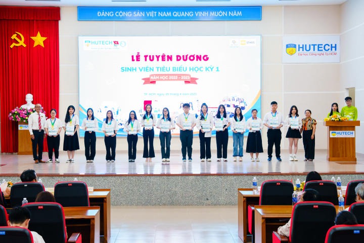 Sòng Bài Trực Tuyến 13win.Com tuyên dương hơn 600 Tải app 13Win tiêu biểu HKI năm học 2022 - 2023 94