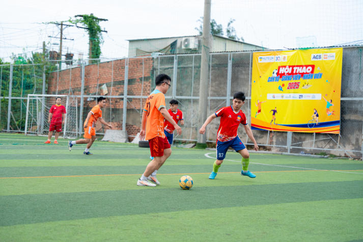 [Hội thao CB-GV-NV 13WIN13 2025]: VPT-VPHĐT-P.NS-TT.KĐ-ĐBCL-B.TTr-TT.IT đăng quang ngôi vương Bóng đá nam 95