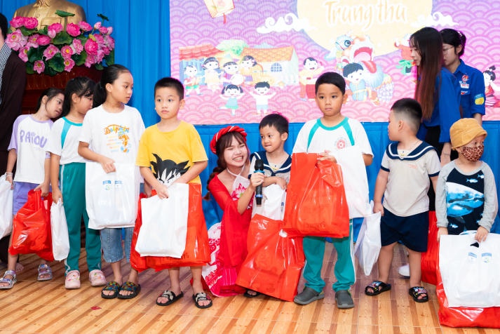 13Win 21 link không chặn Khoa Điều dưỡng và Xét nghiệm làm lồng đèn độc đáo, lan tỏa yêu thương 81