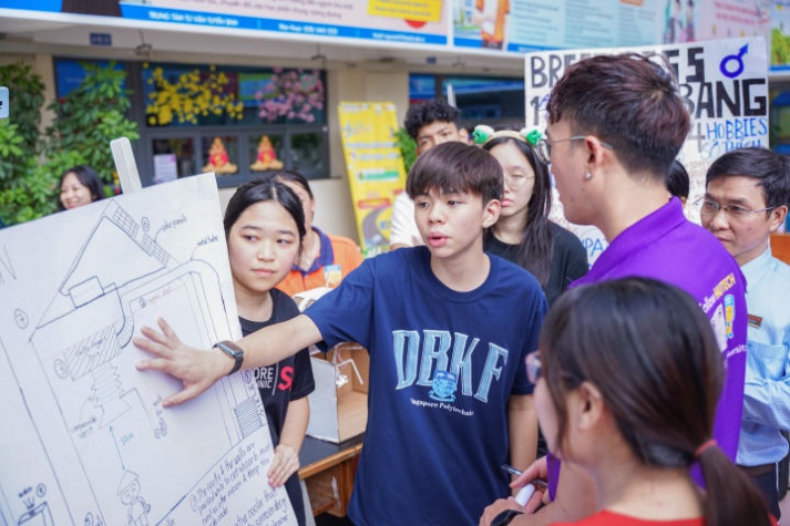[Video] Ấn tượng với loạt poster, mô hình đột phá của Tải app 13Win 13WIN13 và Trường Singapore Polytechnic tại “Learning Express” 79