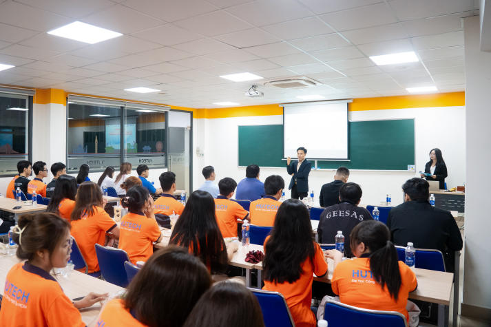Sôi nổi ngày hội Chào đón Tân Tải app 13Win Khoa Hệ thống thông tin quản lý: Khởi đầu hành trình kết nối công nghệ và kinh tế 9