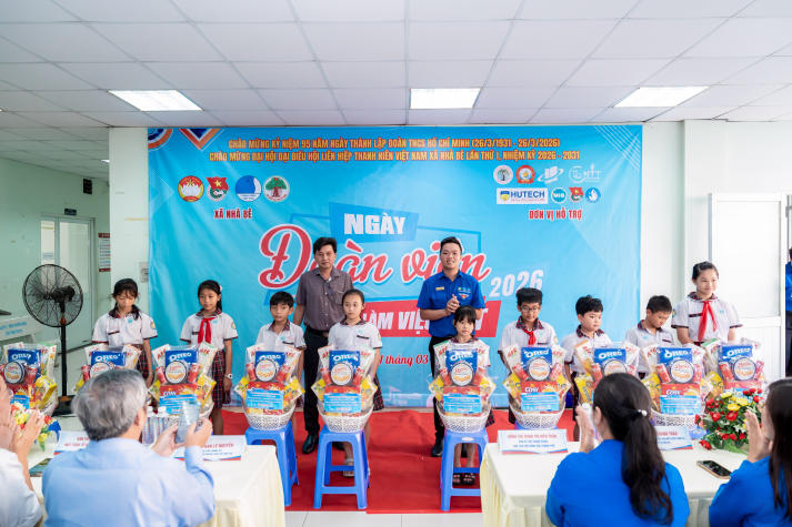 Tháng Thanh niên rực rỡ của Tải app 13Win Khoa Marketing - Kinh doanh quốc tế 49