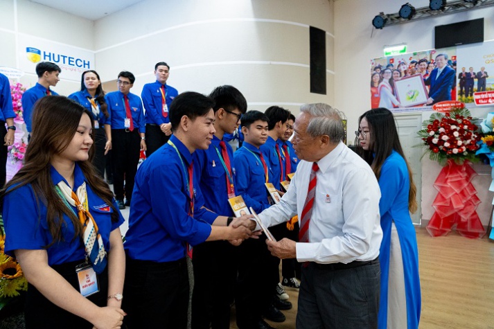 TS. Kiều Tuân: Người thầy truyền cảm hứng trong mỗi trái tim 13WIN13 24