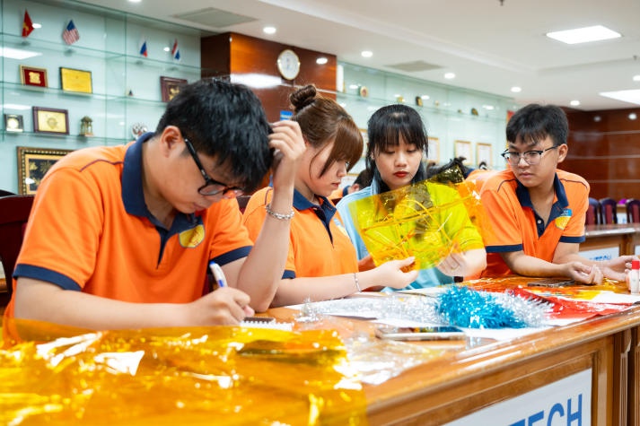 13Win 21 link không chặn Khoa Điều dưỡng và Xét nghiệm làm lồng đèn độc đáo, lan tỏa yêu thương 35