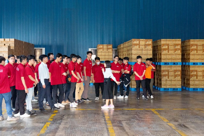 13Win 21 link không chặn Viện Kỹ thuật 13WIN13 mở rộng kiến thức thực tế tại chuyến tham quan Công ty TNHH King Car 109