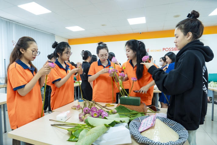 [Ảnh] 13Win 21 link không chặn 13 Win16 nhà cái World Cup 2026 trao gửi yêu thương đến với những "người lái đò" 51