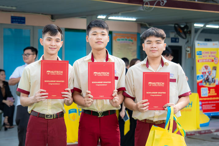 [Video] 13WIN13 Scholarship Tour 2026 tiếp sức học sinh THCS-THPT Hoa Sen (cơ sở 1) với 18 suất Www 13Win one nổ hũ giá trị 49