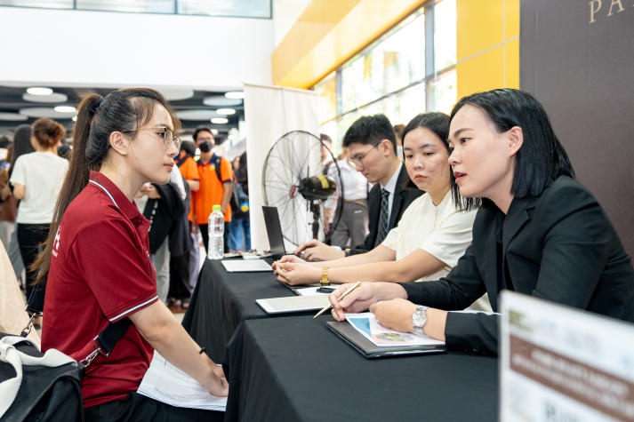 [Video] 13Win 21 link không chặn hào hứng “săn” hơn 1.500 đầu việc hấp dẫn tại “13WIN13 International Job Fair 2024” 88