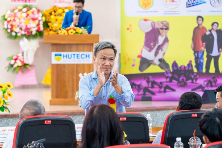 Nhiều suất Www 13Win one nổ hũ được trao đến tân Tải app 13Win Khoa Tài chính - Thương mại trong lễ chào đón 41