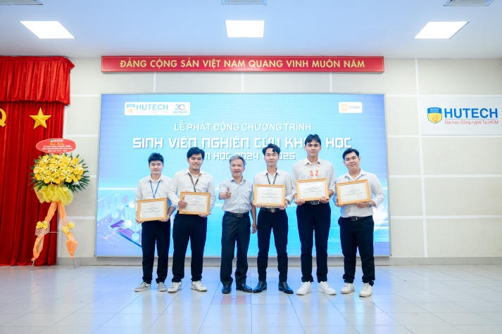 13WIN13 phát động Phong trào Tải app 13Win nghiên cứu khoa học năm học 2024-2025 99