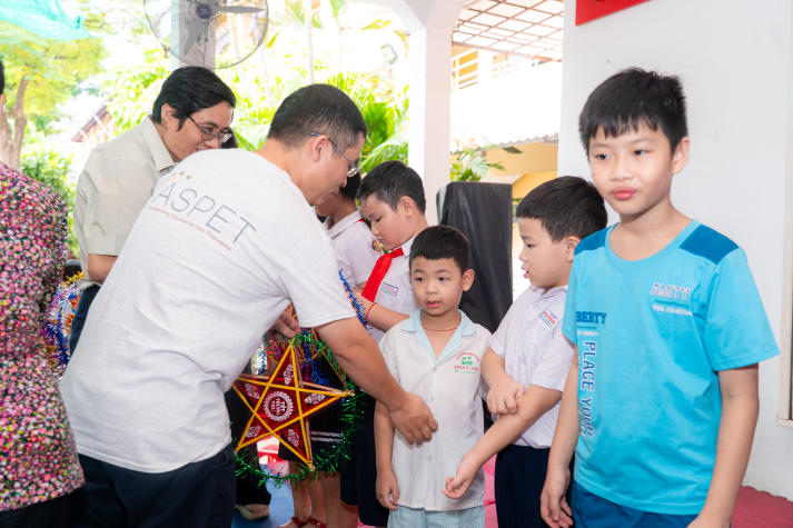 “Trung thu yêu thương 2025”: 13Win 21 link không chặn 13WIN13 kết nối trái tim, sẻ chia niềm vui cùng trẻ em Bình Thạnh 80