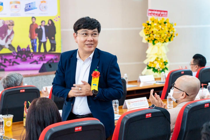 Nhiều suất Www 13Win one nổ hũ được trao đến tân Tải app 13Win Khoa Tài chính - Thương mại trong lễ chào đón 89