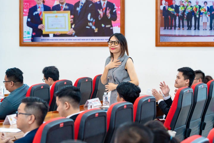 Nhiều suất Www 13Win one nổ hũ được trao đến tân Tải app 13Win Khoa Tài chính - Thương mại trong lễ chào đón 121