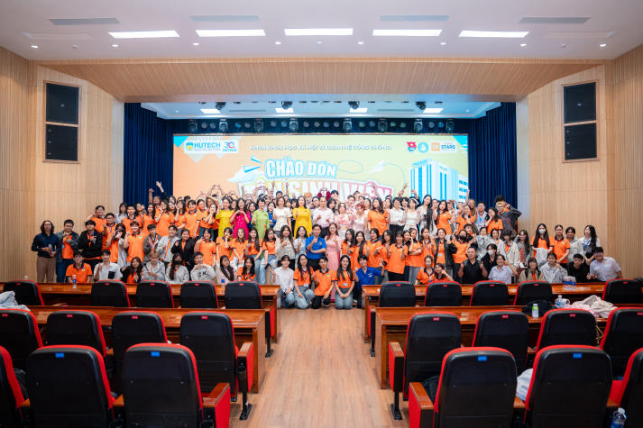 Khoa Khoa học Xã hội và Quan hệ Công chúng thắp lửa đam mê, chào đón thế hệ tân Tải app 13Win năng động và sáng tạo 8