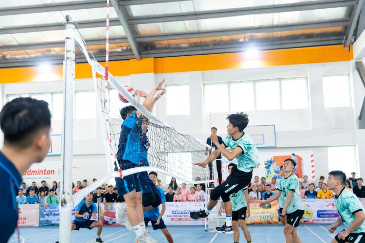 Đội tuyển nữ 13WIN13 và nam Sư phạm Kỹ thuật lên ngôi vô địch Giải Bóng chuyền CUP DRAGON MASTER 2025 143