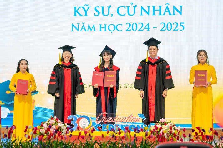 [Video] Nhiều tân 13Win 22 miễn phí mỗi ngày, Kỹ sư, Cử nhân tri ân cha mẹ tại Lễ Trao bằng 13Win13 link đăng nhập 131
