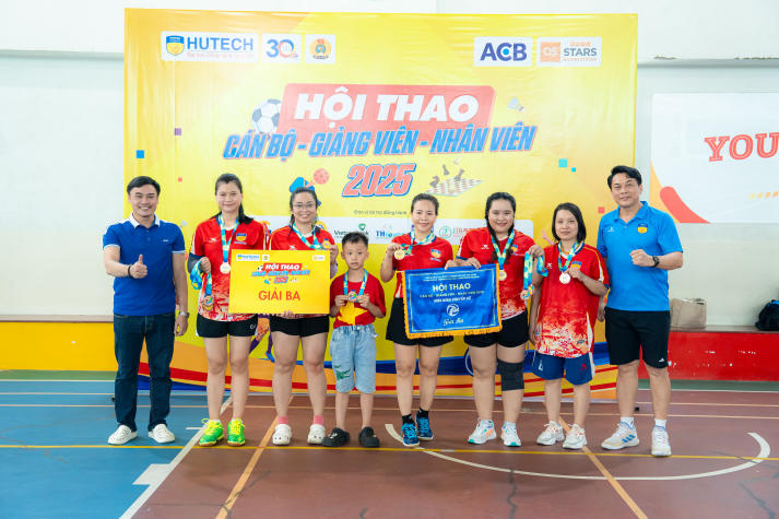 [Hội thao CB-GV-NV 13WIN13 2025]: TT.TVTS-TT.TrT-TT.Mar-PTTH, P.ĐT-P.KT-TT.DHS bảo vệ thành công ngôi vương Bóng chuyền nam, nữ 130